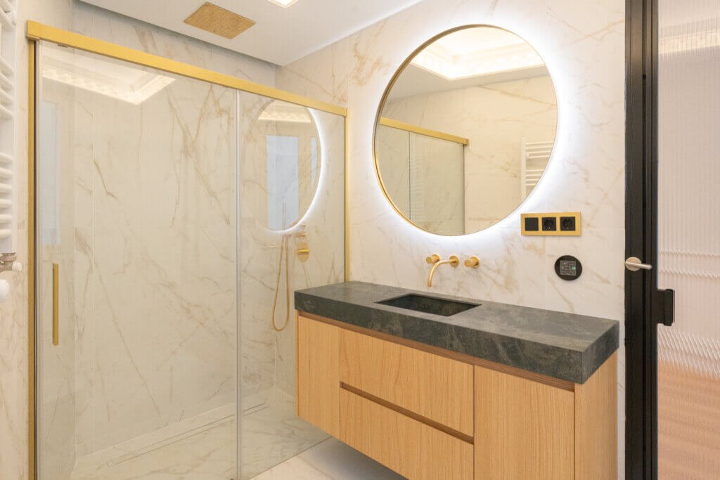 Estado del baño después de la reforma en la calle Alcalá, Madrid - Bramanti Arquitectos