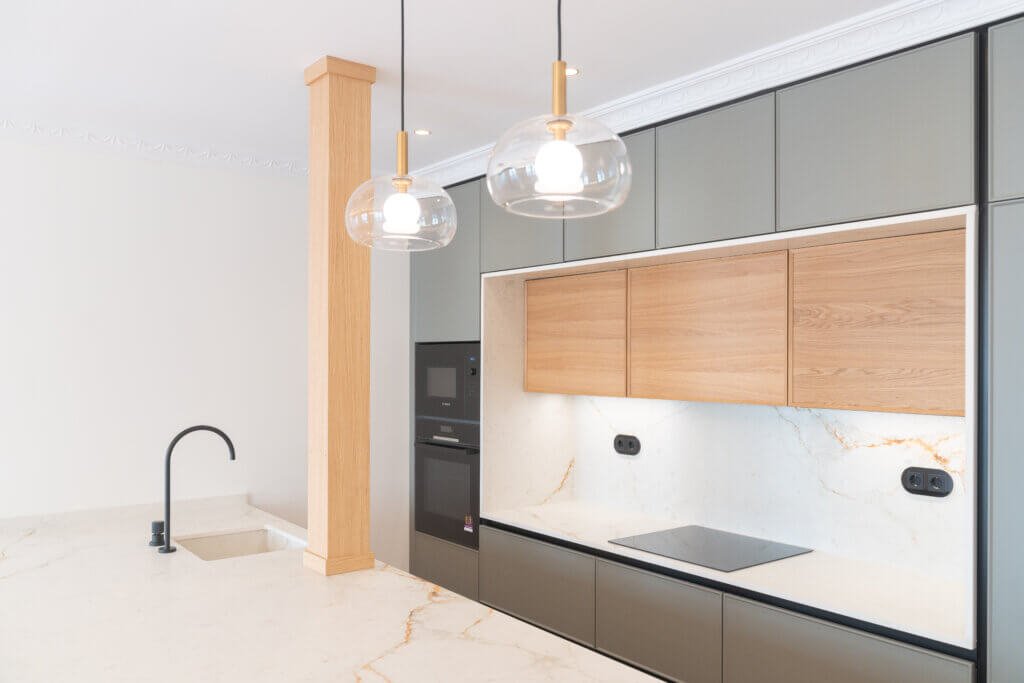 Estado de la cocina después de la reforma en la calle Alcalá, Madrid - Bramanti Arquitectos